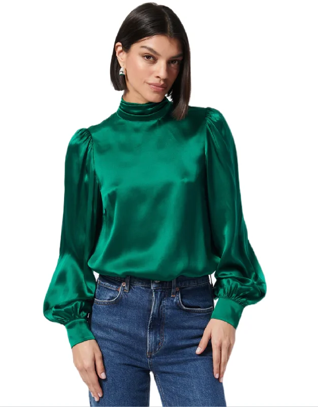 Price Buster Nurys Top in Winter Green