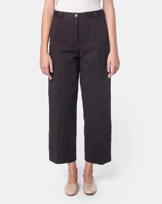 Weekend Discounts to Snag Paroval Pants in Bor
