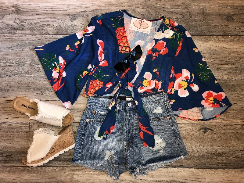 Weekend Deals That Thrill Bell Sleeve Parrot Top