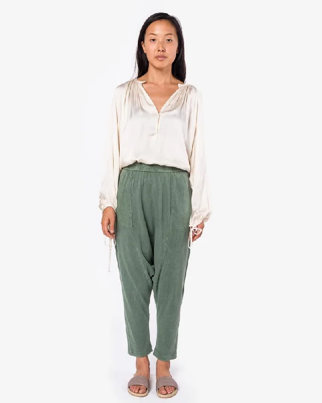 Sale Alert Cropped Slouchy Pant in Army